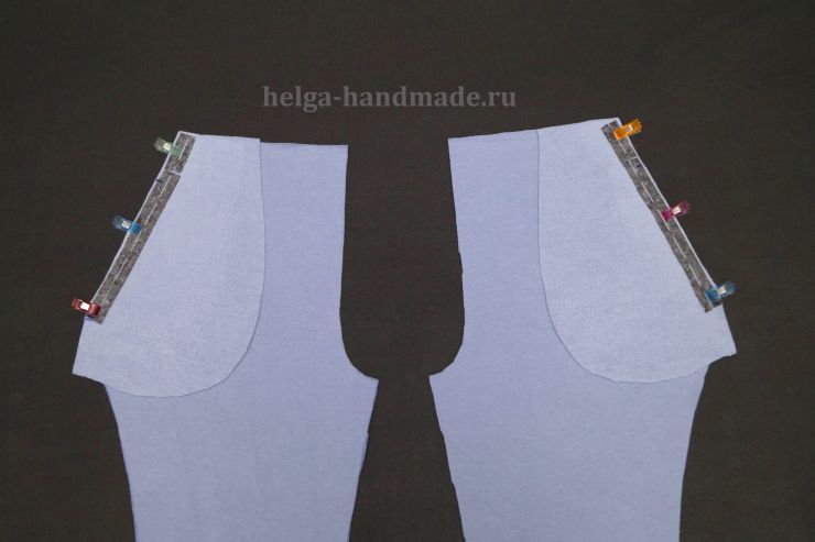 Пртитачиваем мешковину кармана к детали переда брюк