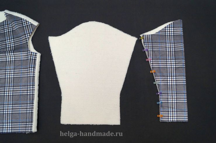 Стачиваем срезы рукавов