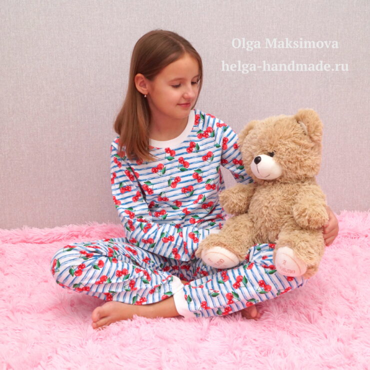 Детская пижама из кулирки с вишнями