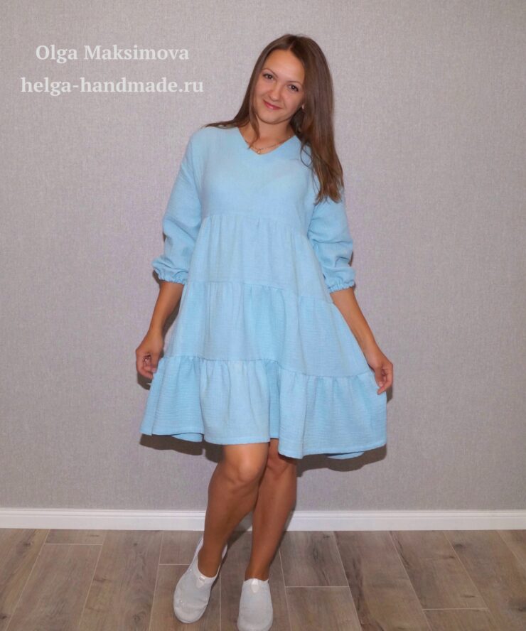 Платье с оборками и длинным рукавом / Голубое платье из муслина