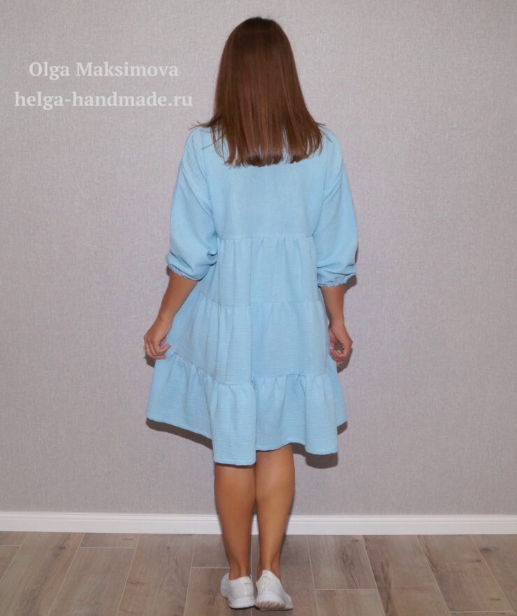 Платье с оборками и длинным рукавом / Голубое платье из муслина