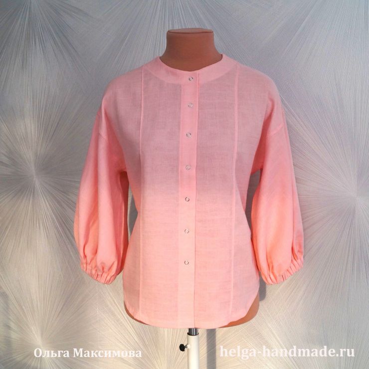 Блузка со спущенным плечом и объемными рукавами