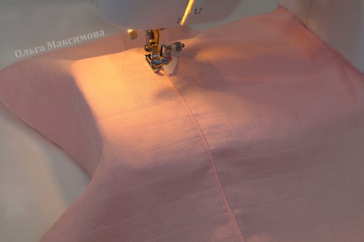 Прокладываем отделочную строчку лапкой для потайного шва