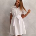 Летнее платье из белого хлопкового шитья